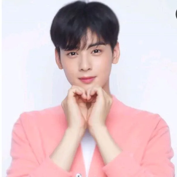 Behind-the-scenes cut of Cha Eunwoo