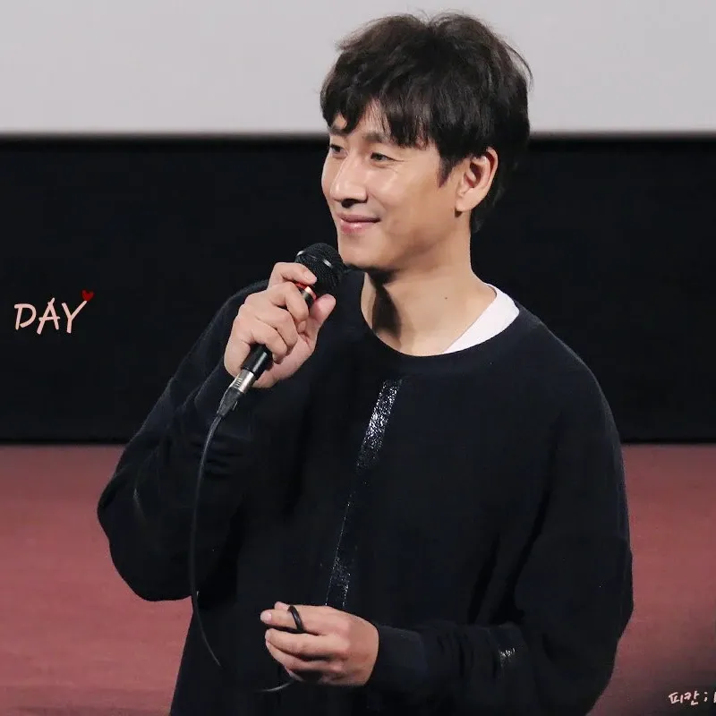 Behind-the-scenes cut of Lee Sunkyun
