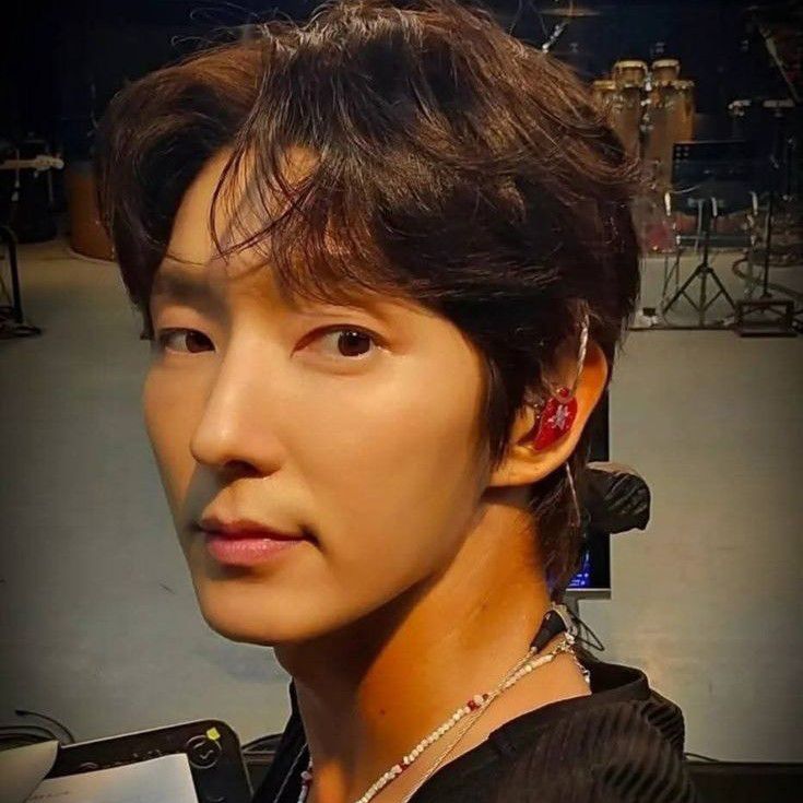 Behind-the-scenes cut of Lee Joongi