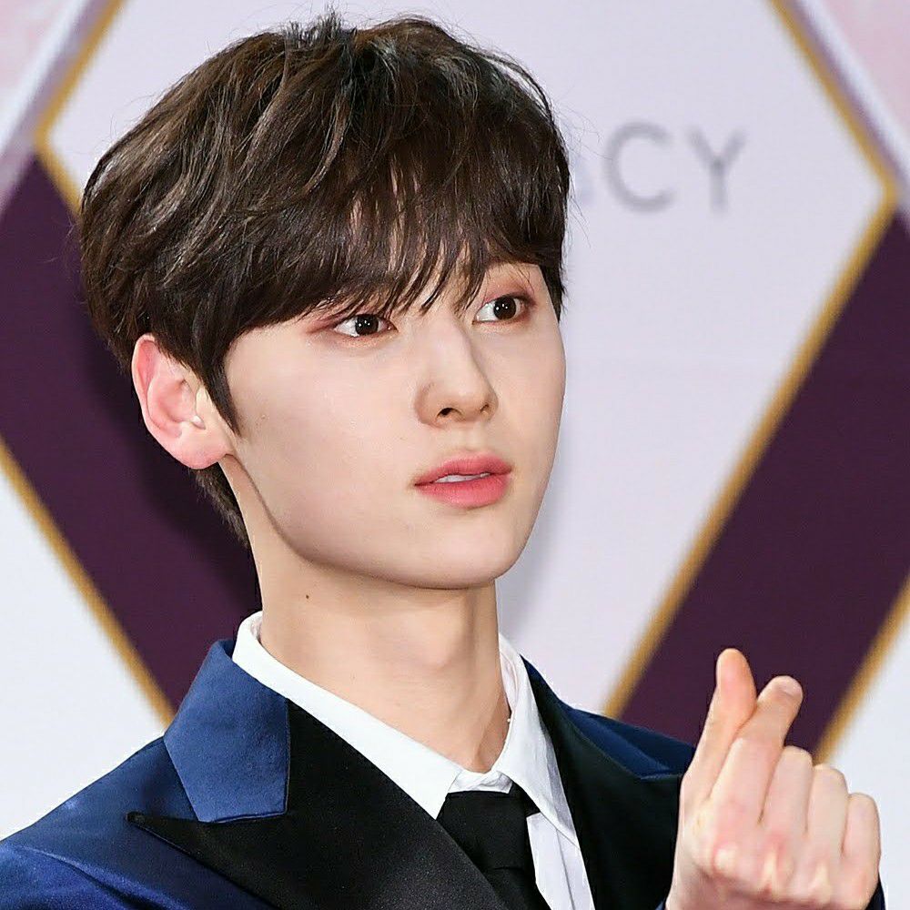 A moment captured by a fan of Hwang Minhyun