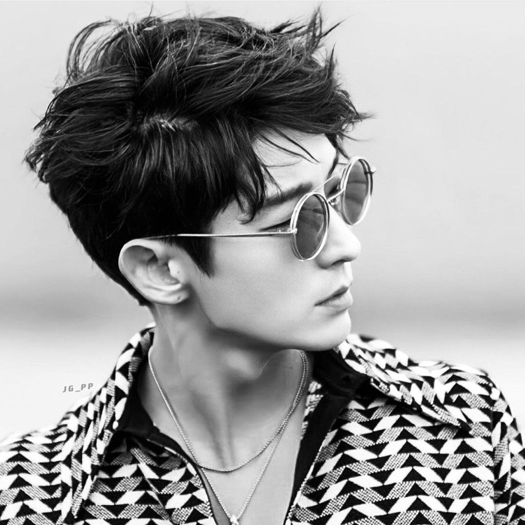 Behind-the-scenes cut of Lee Joongi