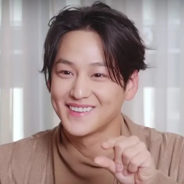 Momen yang diabadikan oleh penggemar Kim Bum