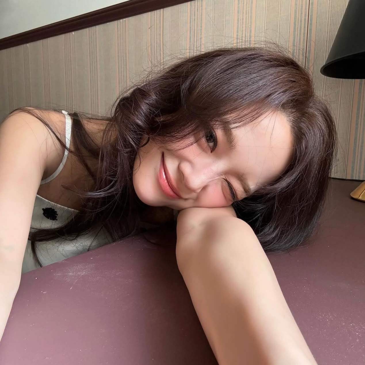 Behind-the-scenes cut of Kim Sejeong