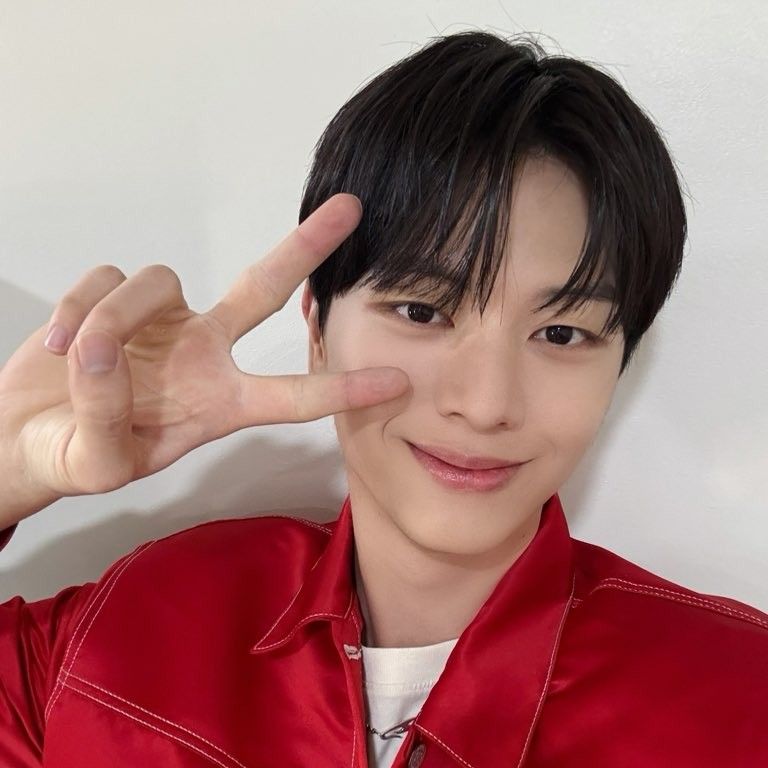 Behind-the-scenes cut of Yook Sungjae