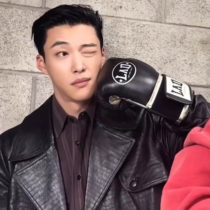 A moment captured by a fan of Woo Dohwan