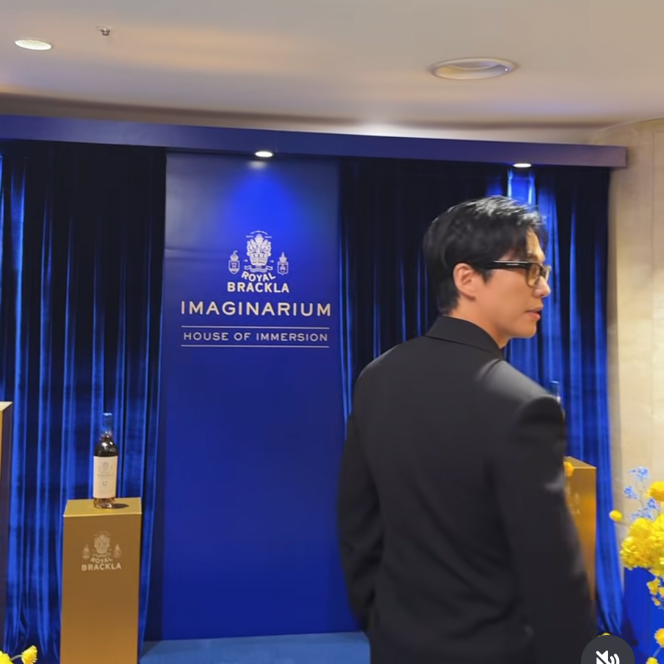 A moment captured by a fan of Namkoong Min