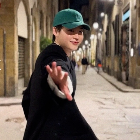 粉絲拍下的李鍾碩瞬間