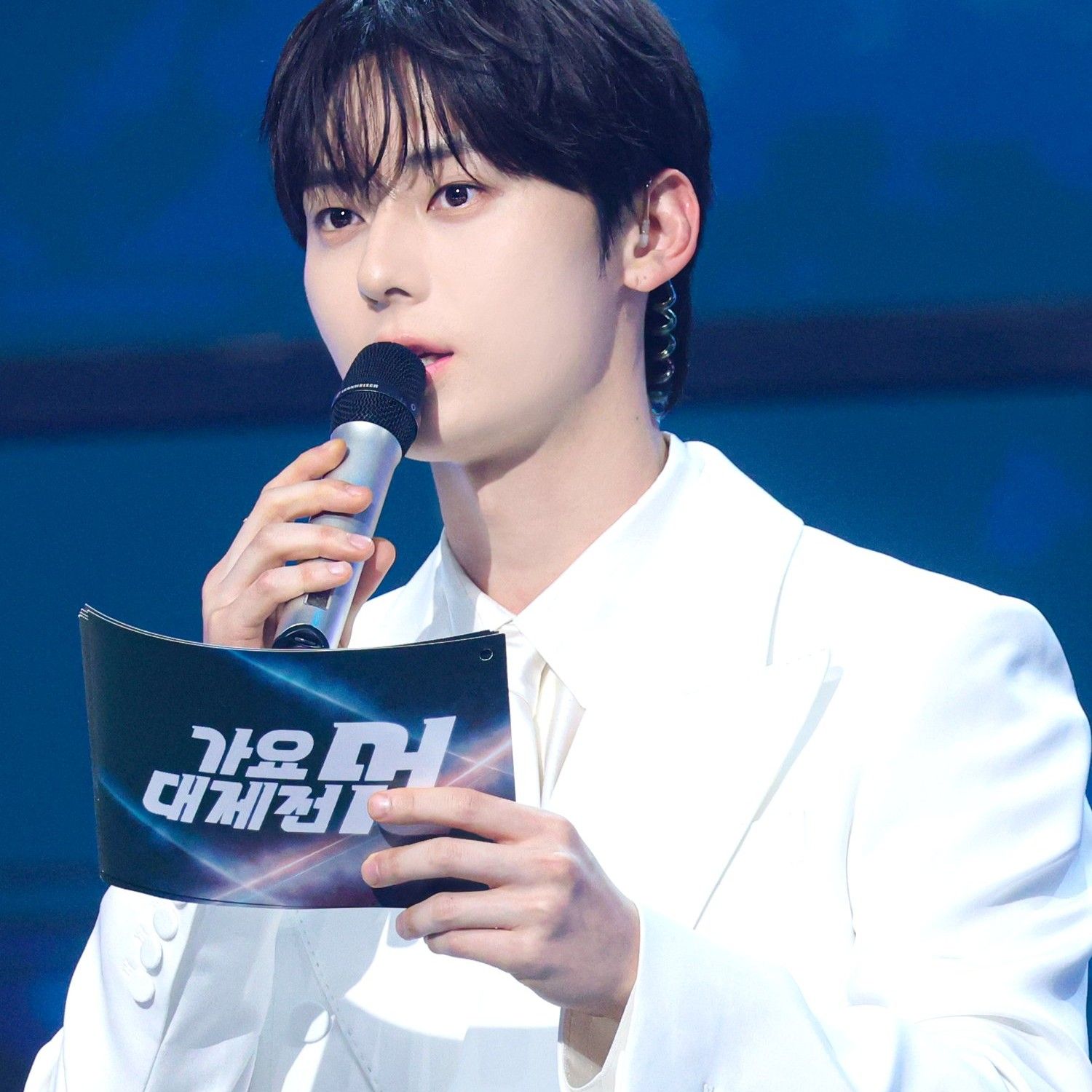 황민현의 비하인드 컷