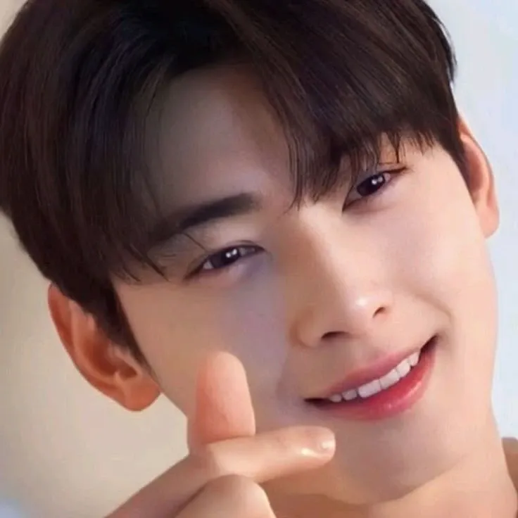 Behind-the-scenes cut of Cha Eunwoo
