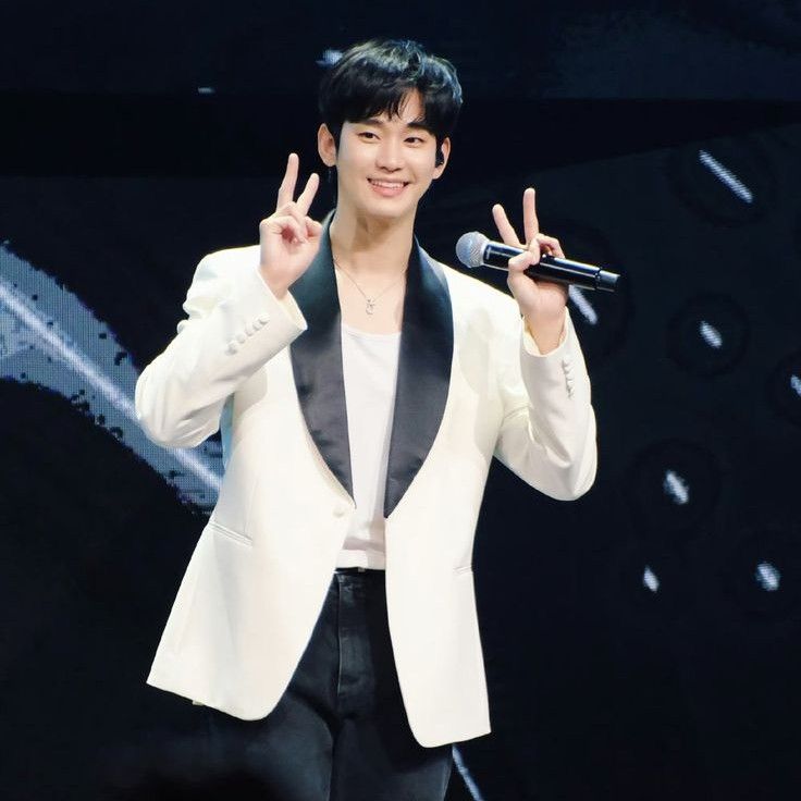 Behind-the-scenes cut of Kim Soohyun