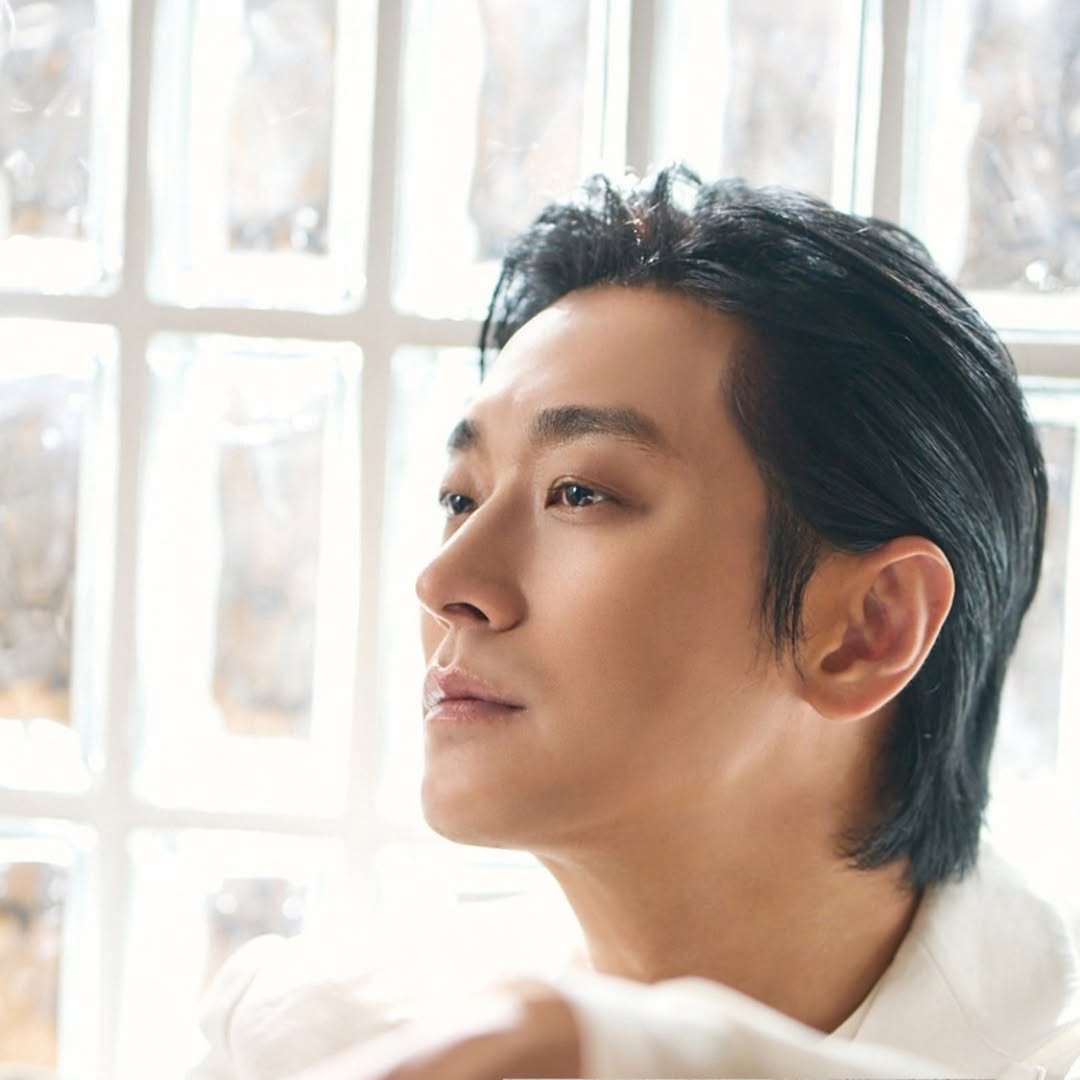 Behind-the-scenes cut of Joo Jihoon