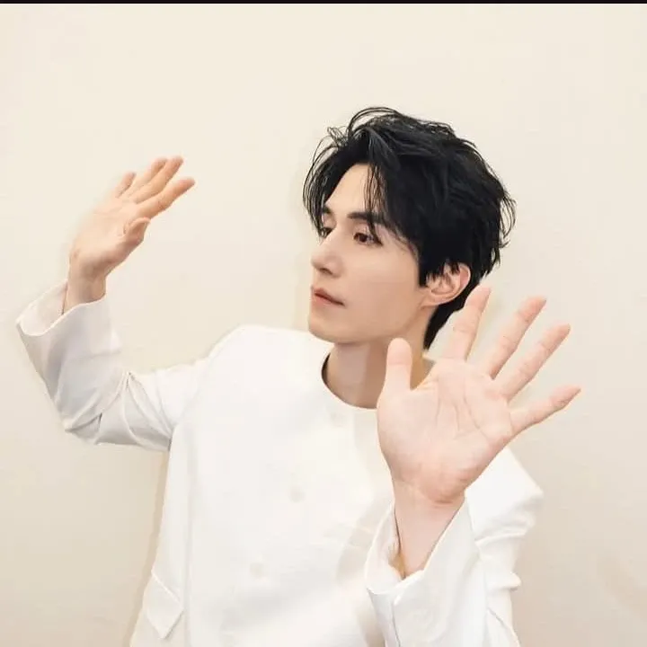 이동욱 최근 활동샷