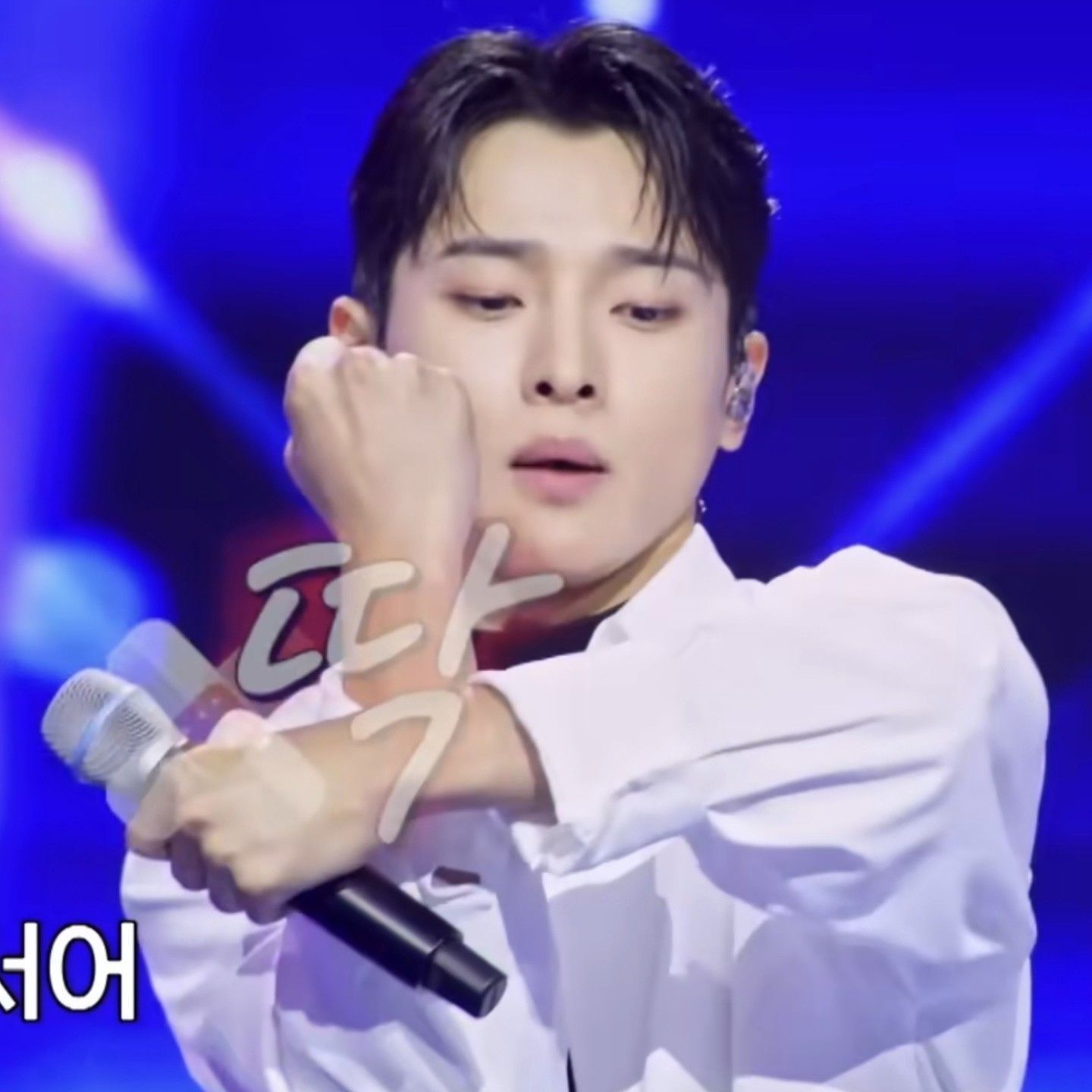 A moment captured by a fan of Seong Ri