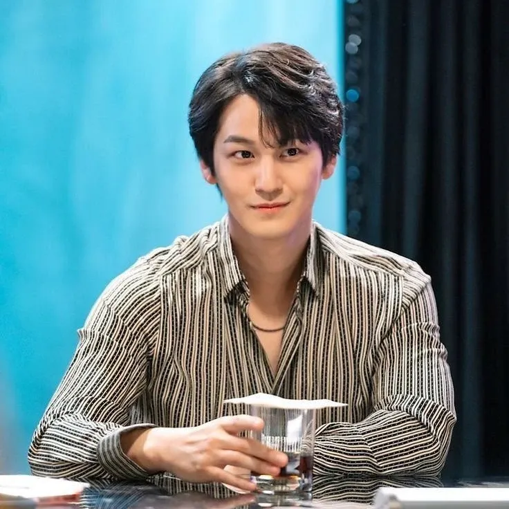 Behind-the-scenes cut of Kim Bum