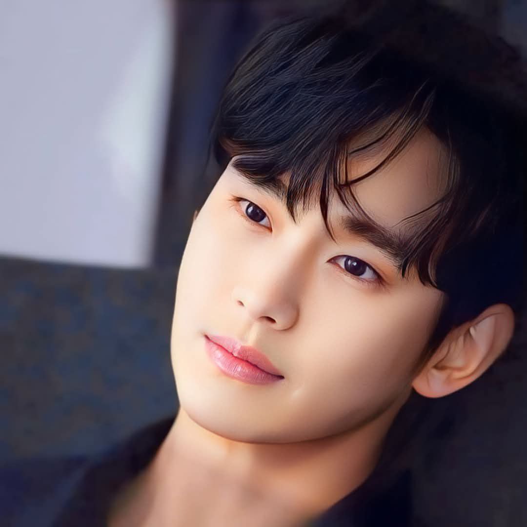 金秀贤的最新照片