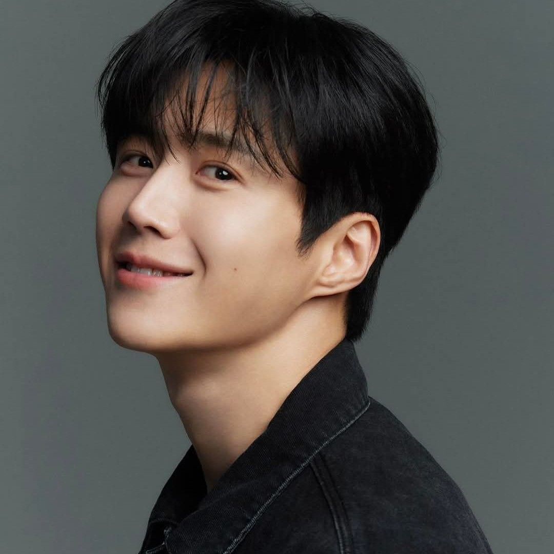 金宣虎的最新照片