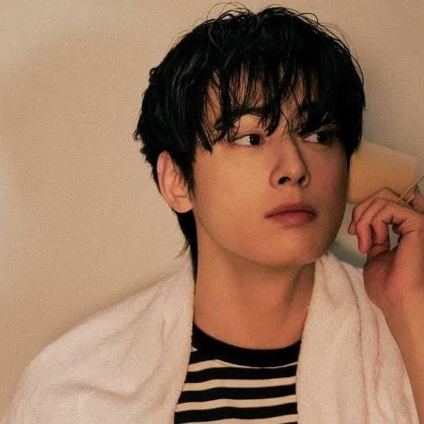 Latest photo of Cha Eunwoo