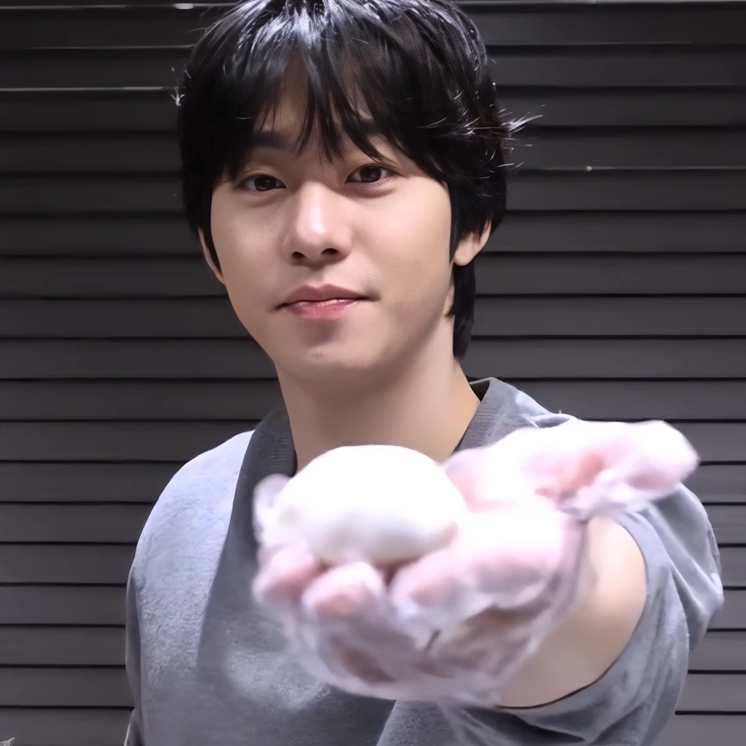Behind-the-scenes cut of Ahn Hyoseop