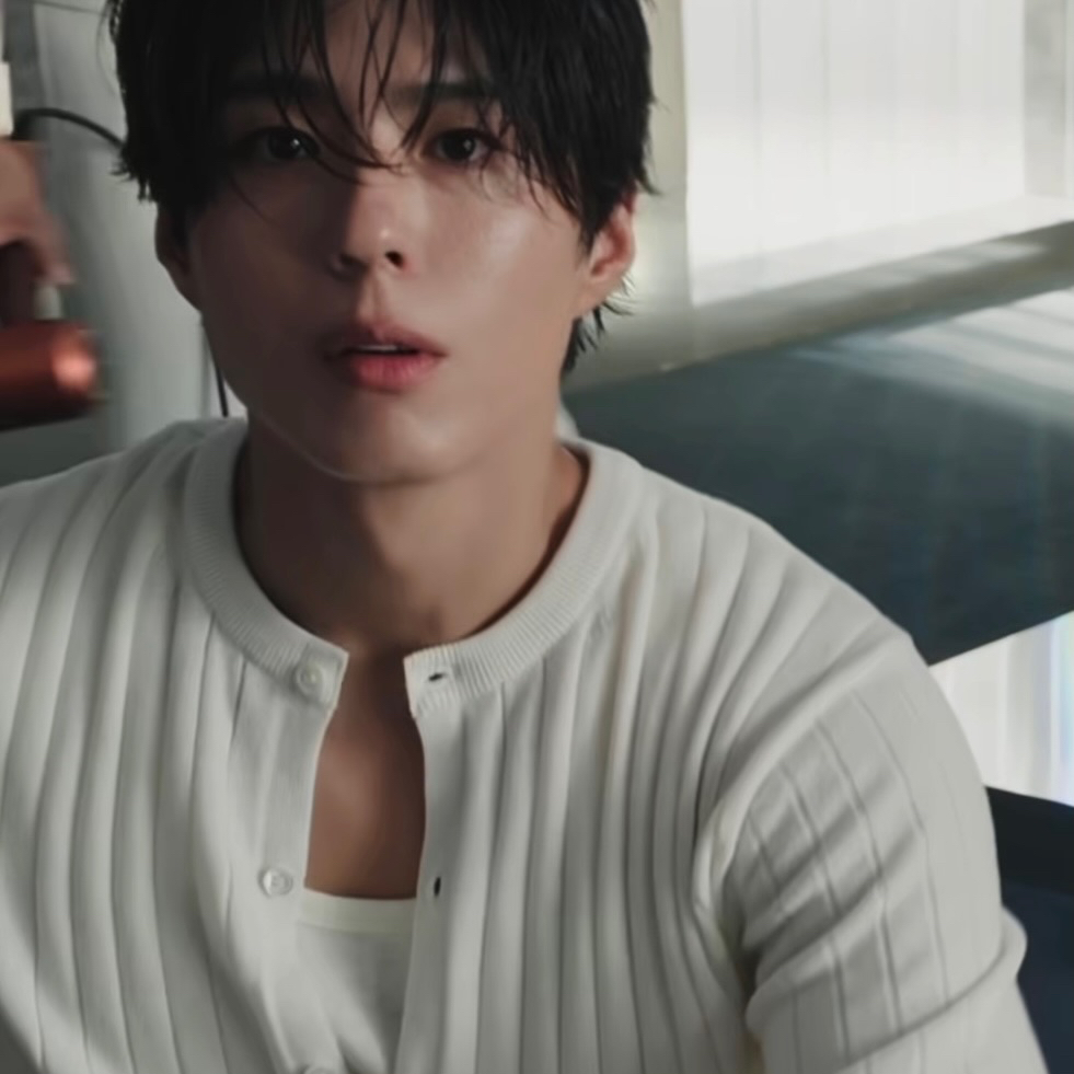 A moment captured by a fan of Park Bogum