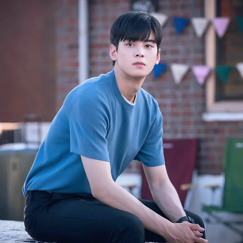 Behind-the-scenes cut of Cha Eunwoo