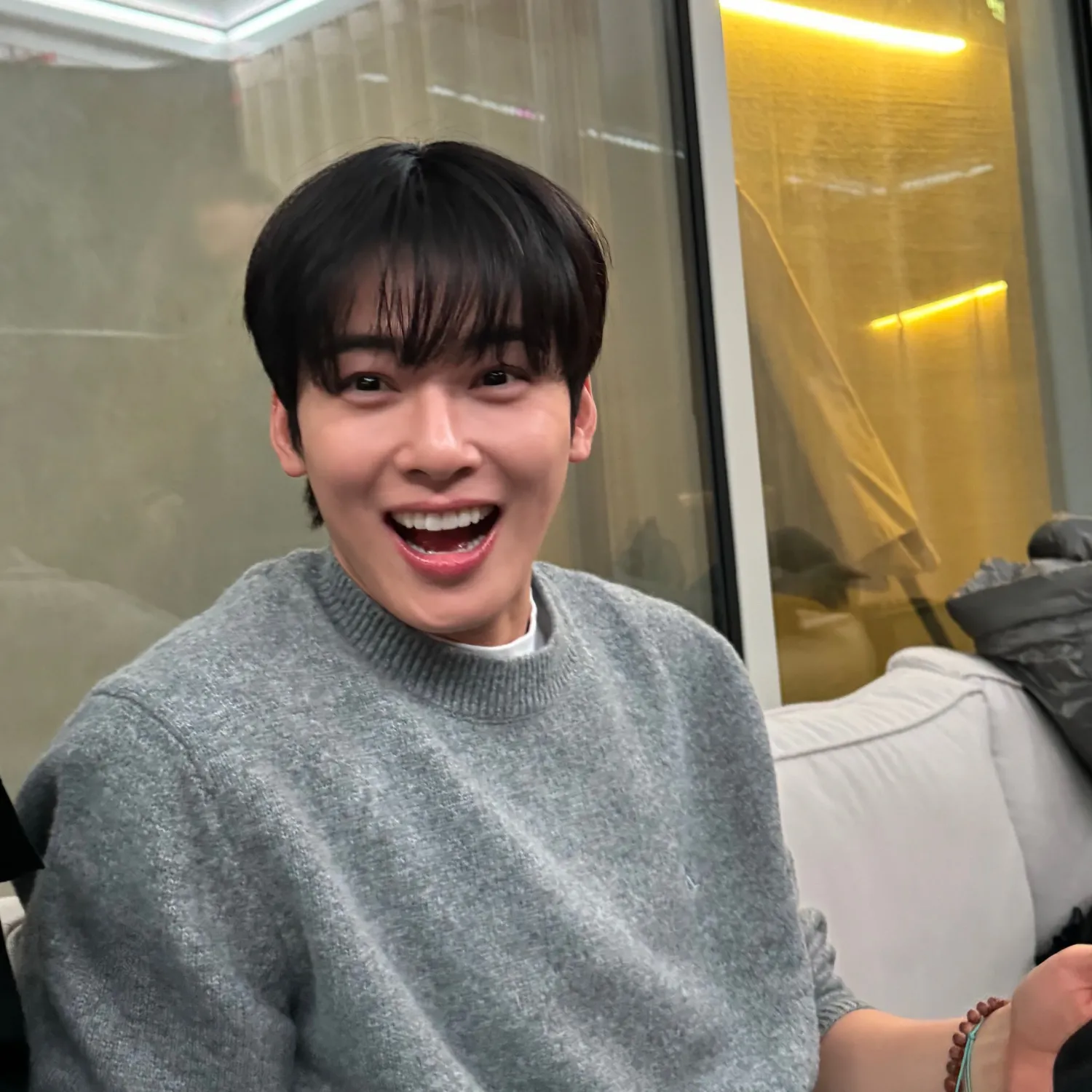Behind-the-scenes cut of Cha Eunwoo