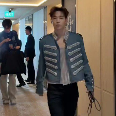 A moment captured by a fan of Henry