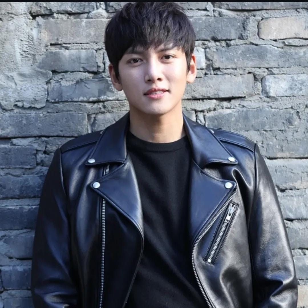 粉丝拍下的池昌旭瞬间