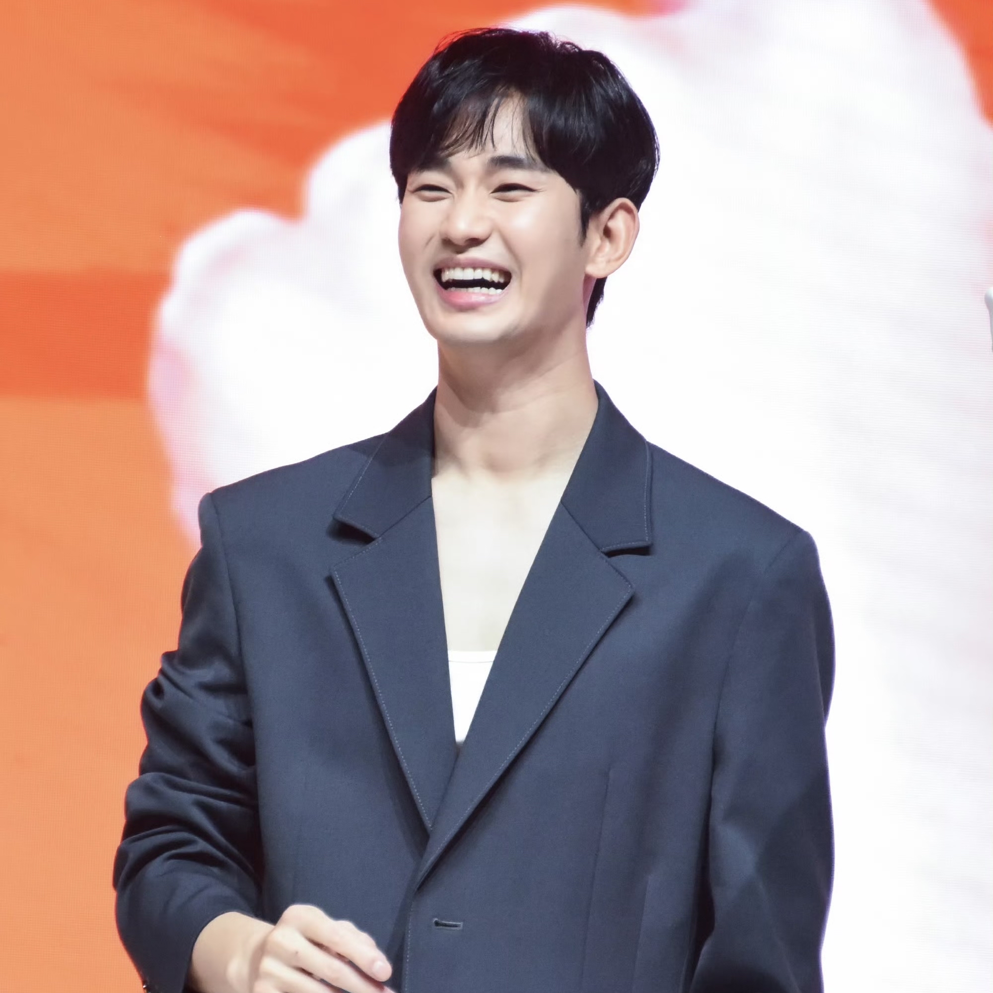 A moment captured by a fan of Kim Soohyun