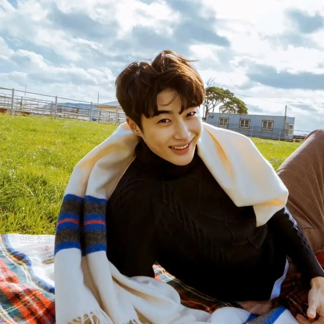 Behind-the-scenes cut of Byeon Wooseok