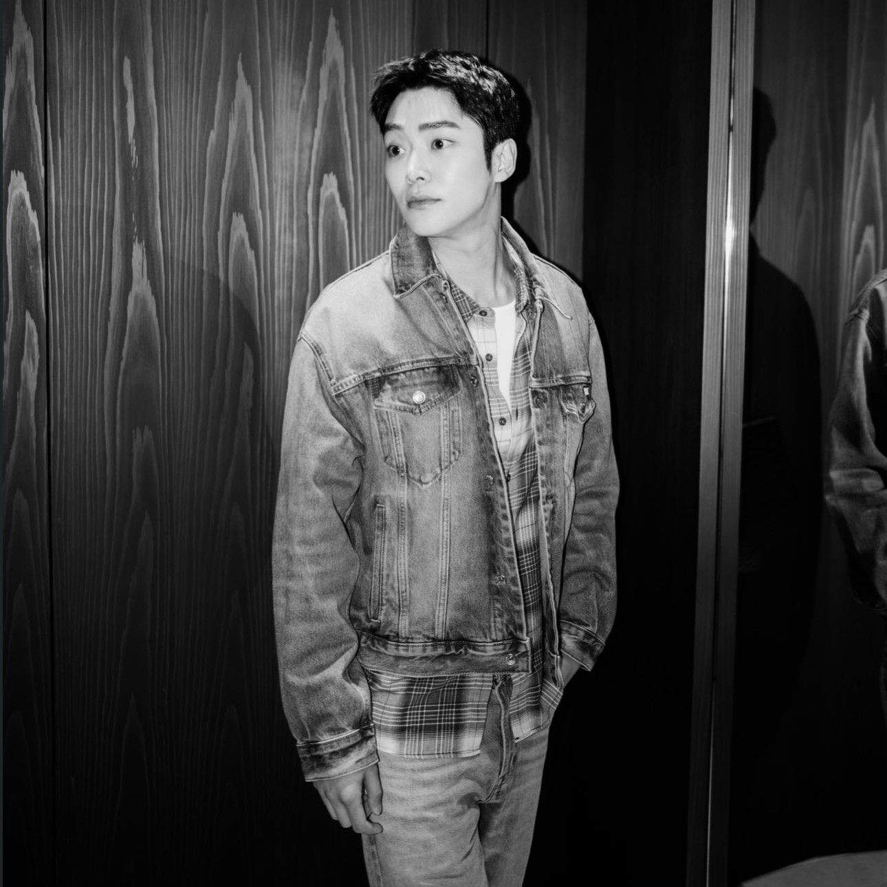 로운의 비하인드 컷