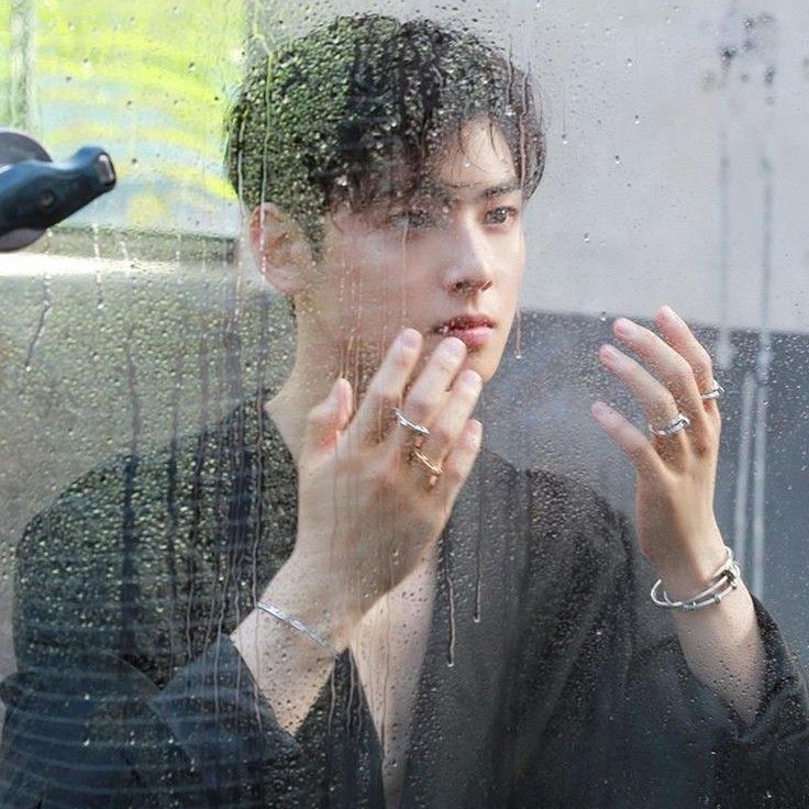 A moment captured by a fan of Cha Eunwoo