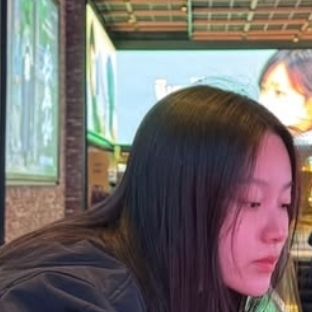 A moment captured by a fan of Park Yoona