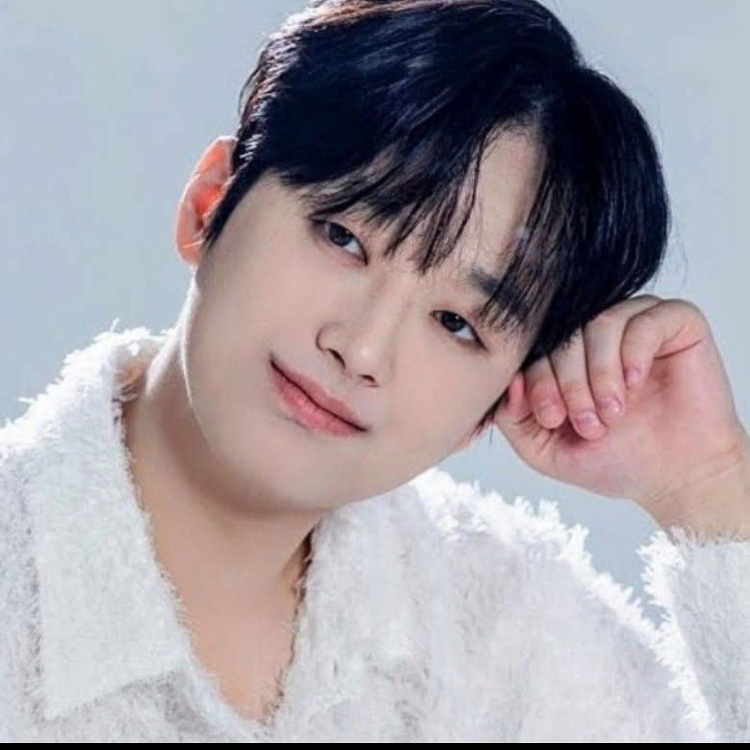 Foto terbaru dari Lee Chanwon