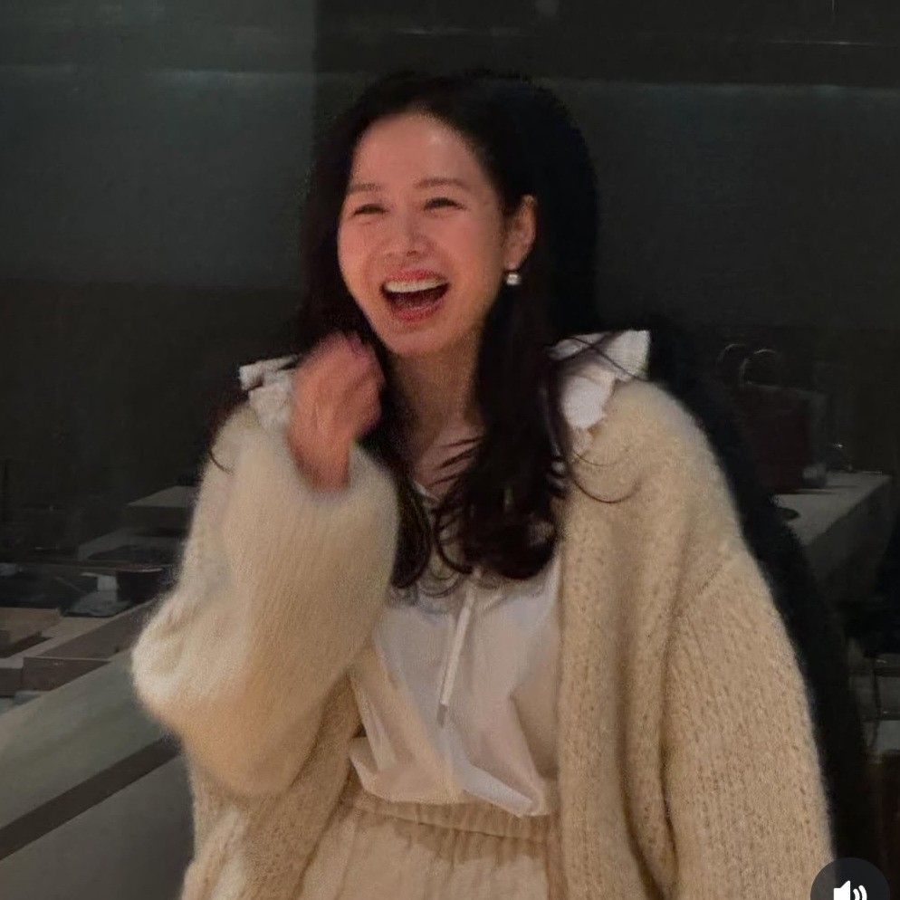 Behind-the-scenes cut of Son Yejin