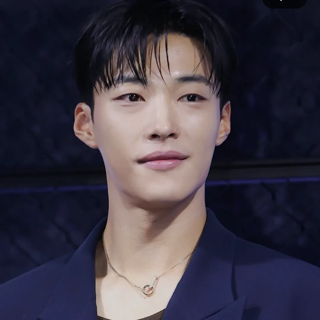 A moment captured by a fan of Woo Dohwan