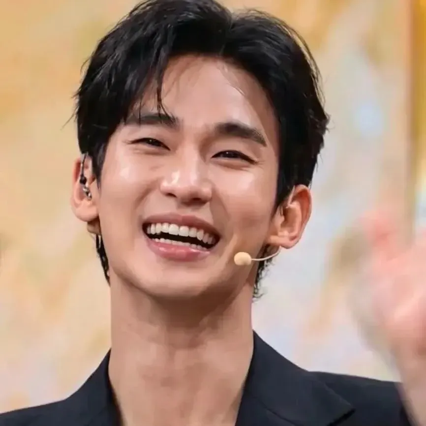 Behind-the-scenes cut of Kim Soohyun