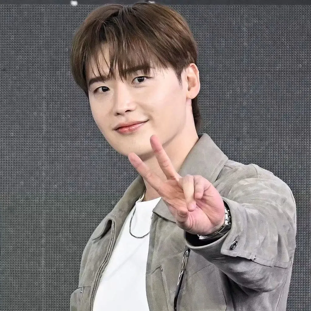 Behind-the-scenes cut of Lee Jongsuk