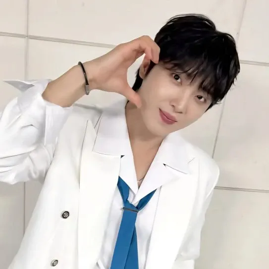 Behind-the-scenes cut of Hwang Yunsung