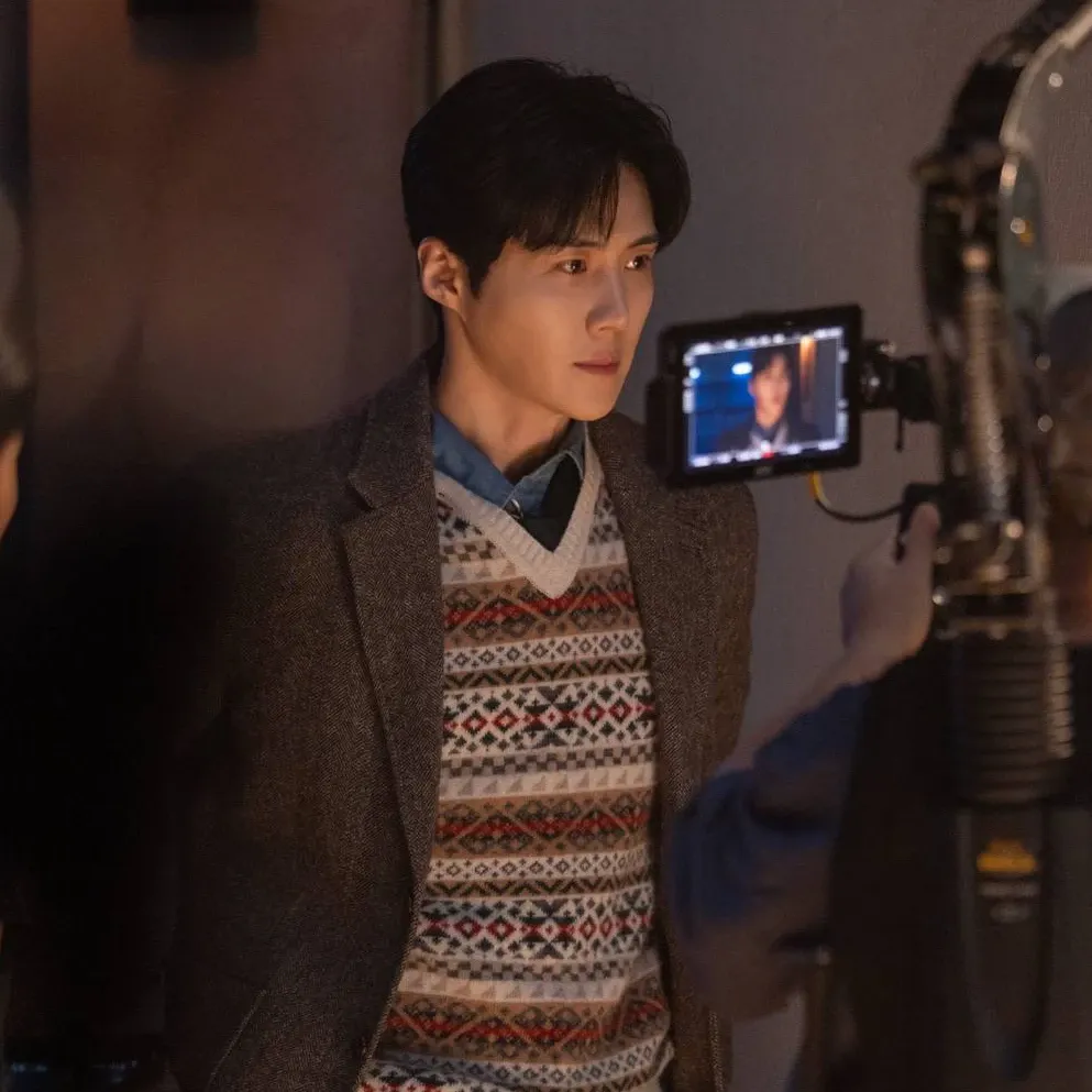 Behind-the-scenes cut of Kim Seonho