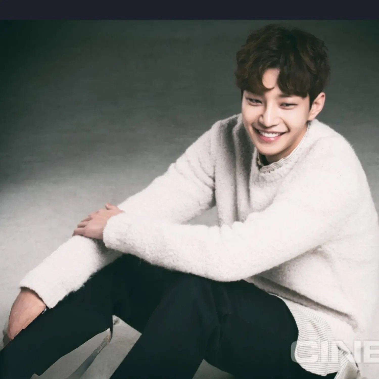 Behind-the-scenes cut of Kim Jaeyoung
