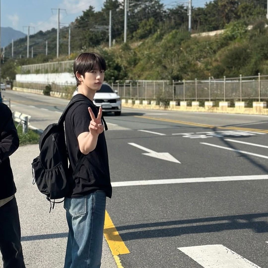 Behind-the-scenes cut of Park Jinyoung