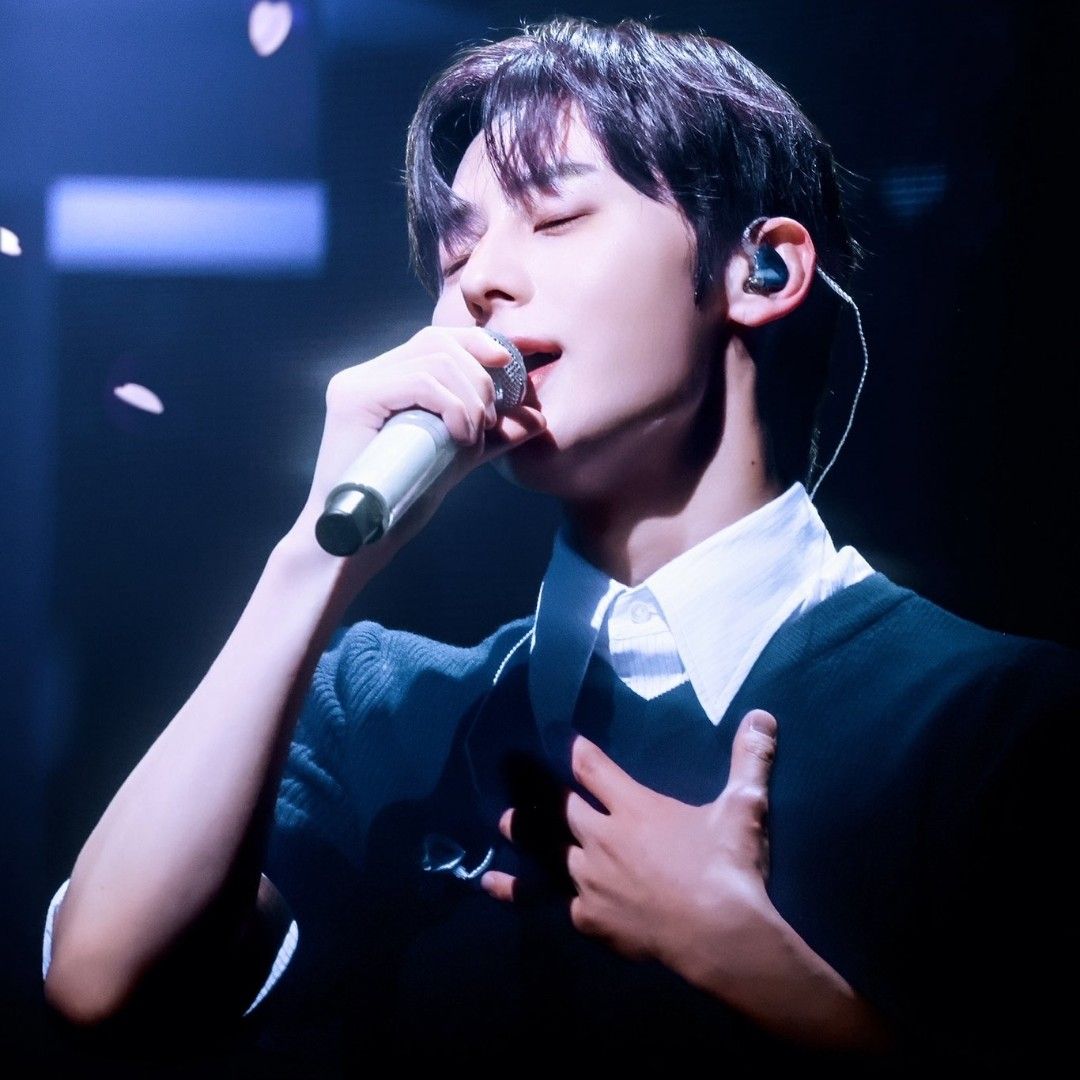 Recent activity shot of Hwang Minhyun