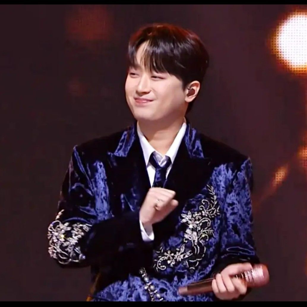 李灿元的最新照片