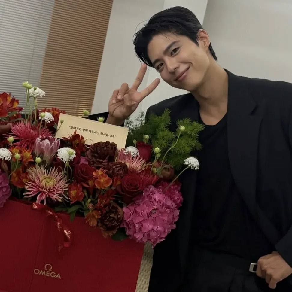 Behind-the-scenes cut of Park Bogum