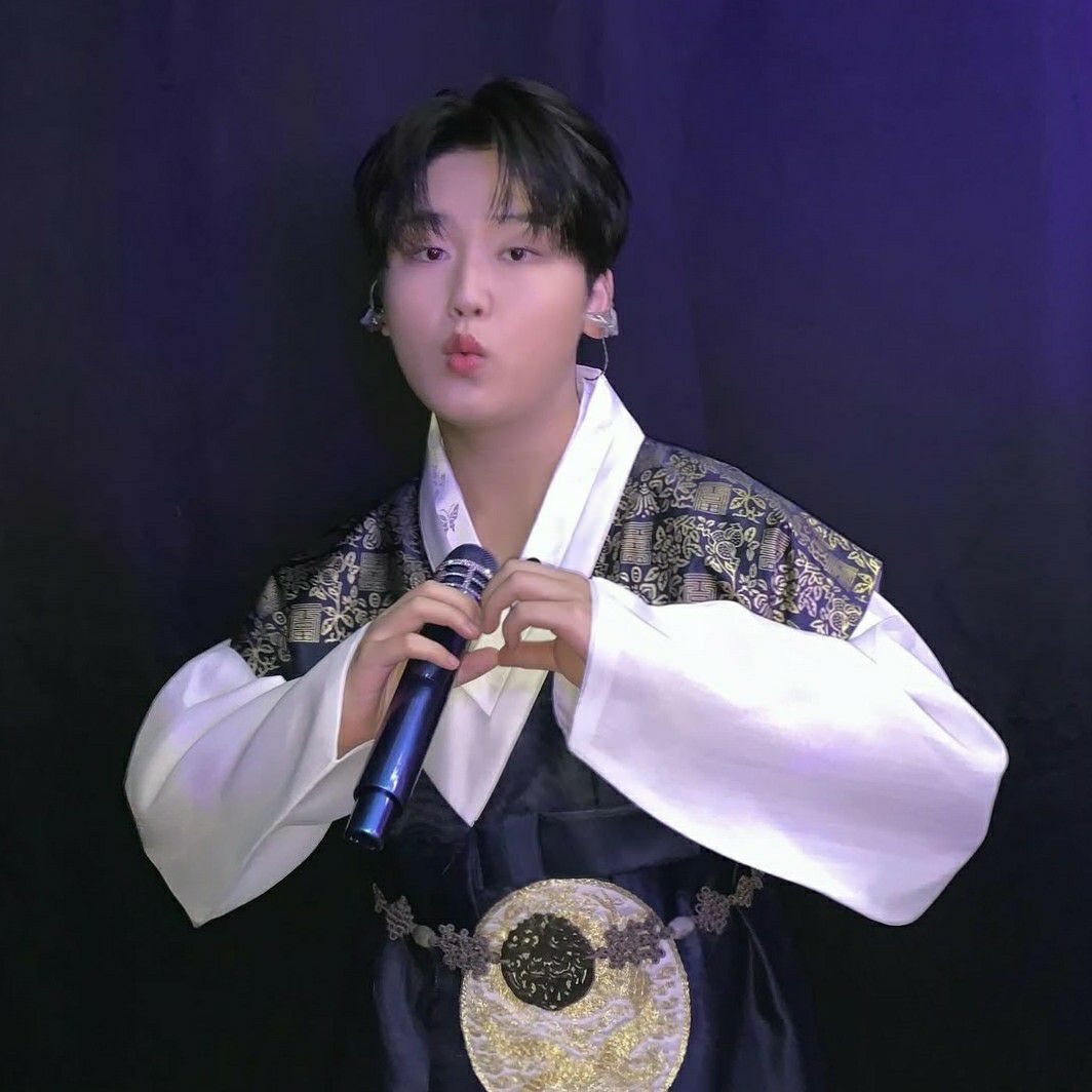 Behind-the-scenes cut of Park Sungon