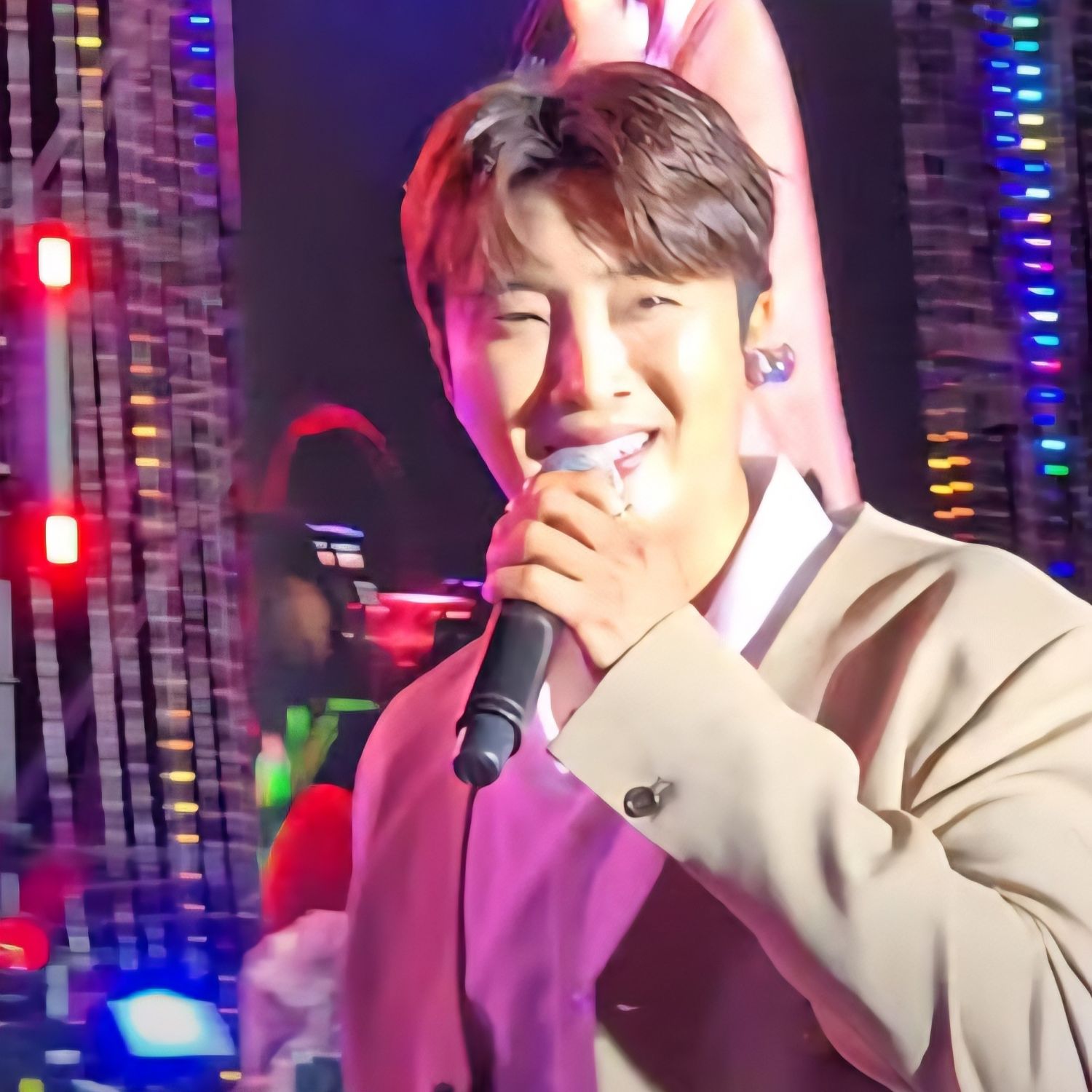 Behind-the-scenes cut of Hwang Yunsung