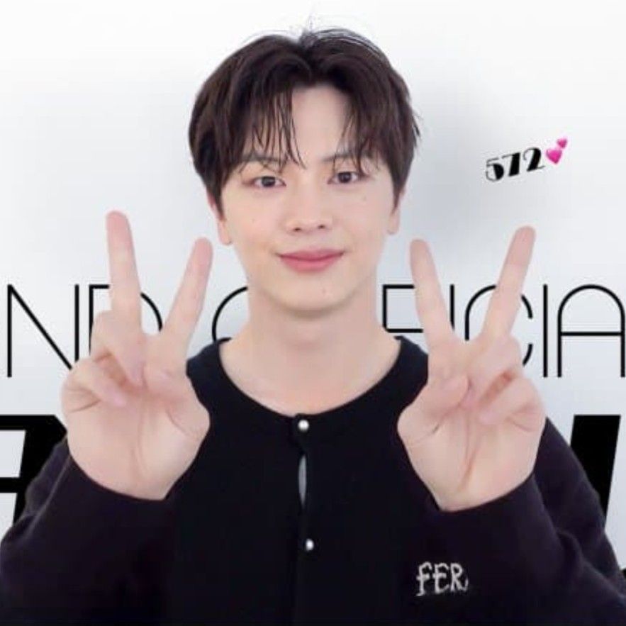 Behind-the-scenes cut of Yook Sungjae