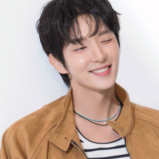 A moment captured by a fan of Lee Joongi