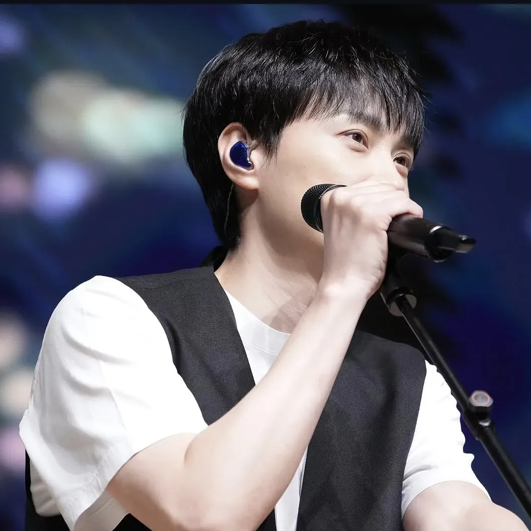 Recent activity shot of Min Kyunghoon
