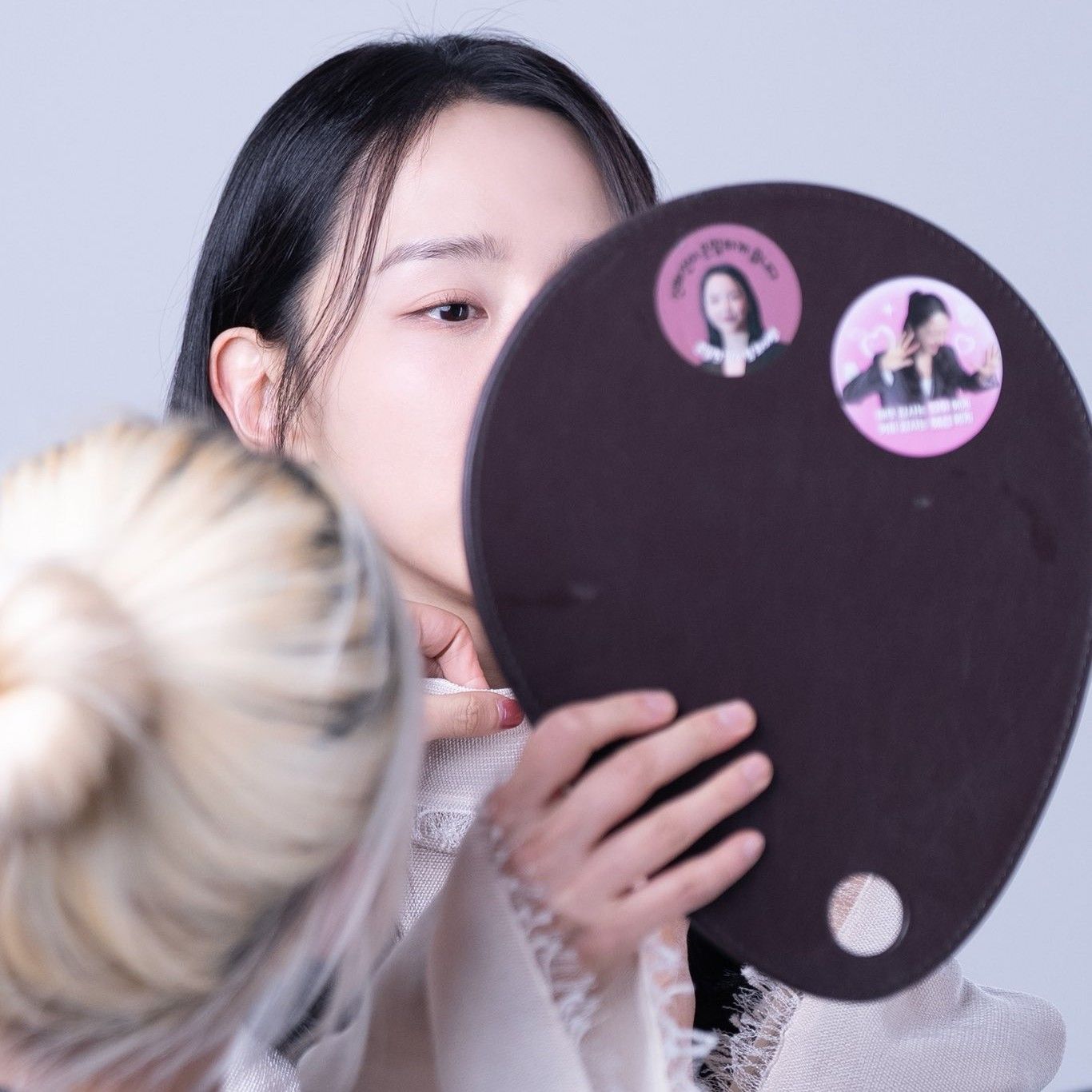 Behind-the-scenes cut of Shin Haesun